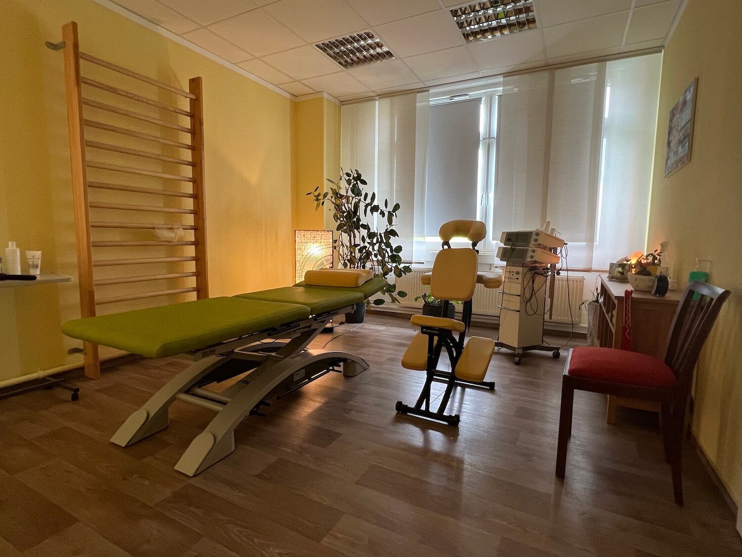 Behandlungsraum in der Praxis Mixdorf in Neiße-Malxetal